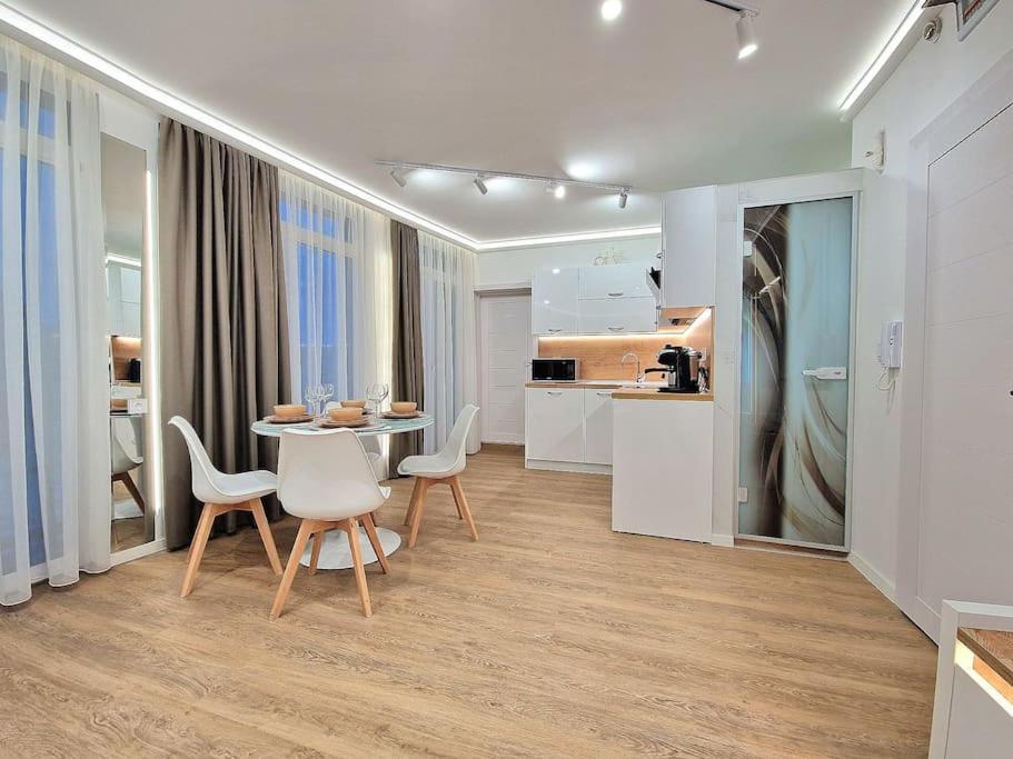 Luxury Apartment. 75 Inches Tv Varna Exterior foto