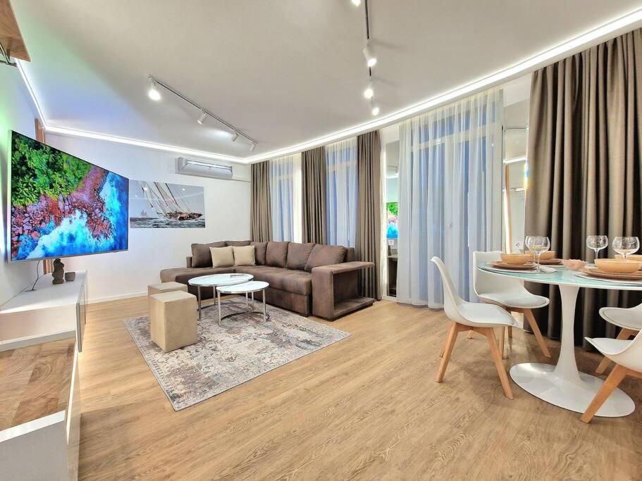 Luxury Apartment. 75 Inches Tv Varna Exterior foto