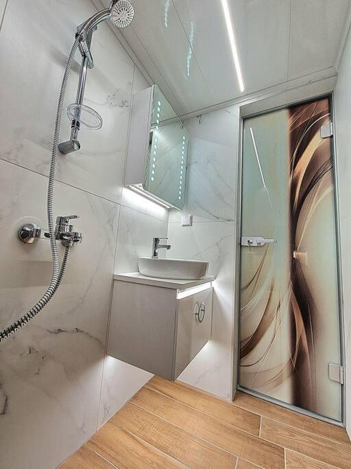 Luxury Apartment. 75 Inches Tv Varna Exterior foto