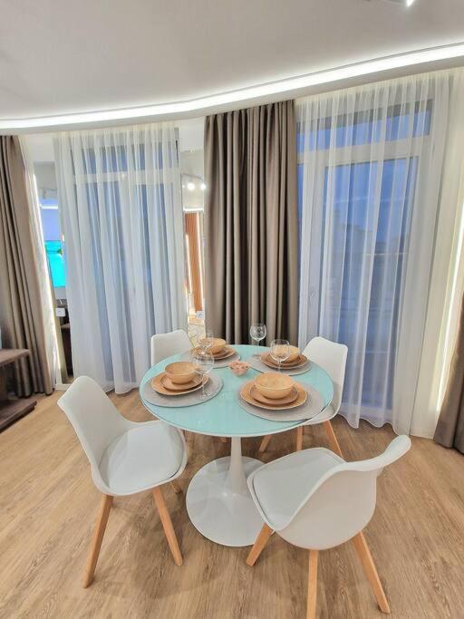Luxury Apartment. 75 Inches Tv Varna Exterior foto