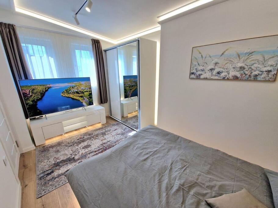 Luxury Apartment. 75 Inches Tv Varna Exterior foto