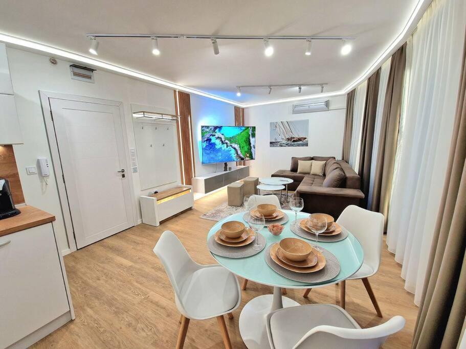Luxury Apartment. 75 Inches Tv Varna Exterior foto