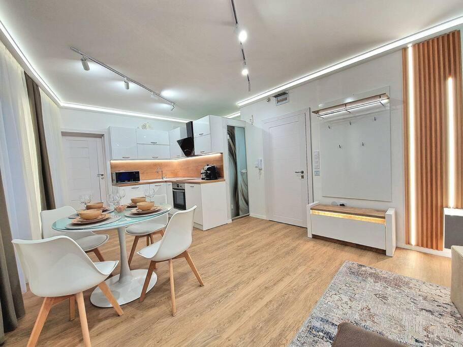 Luxury Apartment. 75 Inches Tv Varna Exterior foto